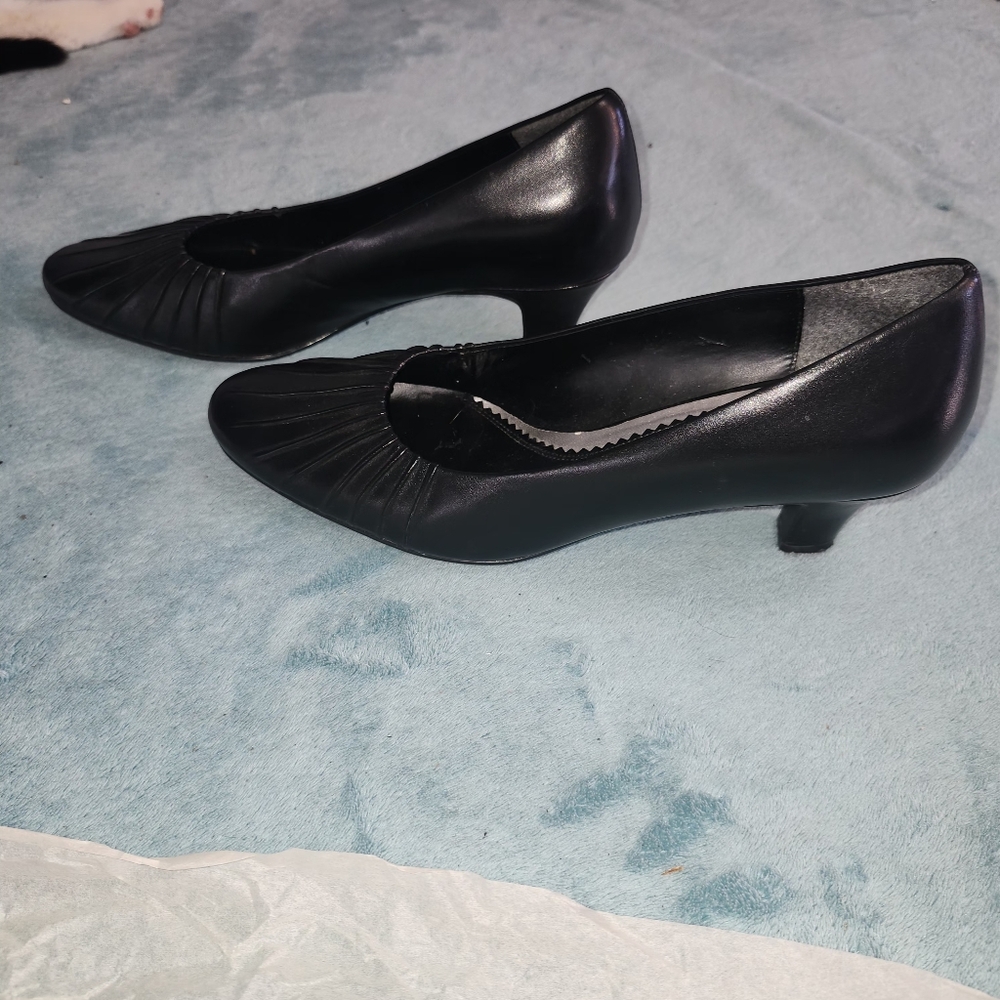 Naturalizer Elegant Black Heels